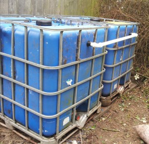 Couple two 1000 litre tanks together